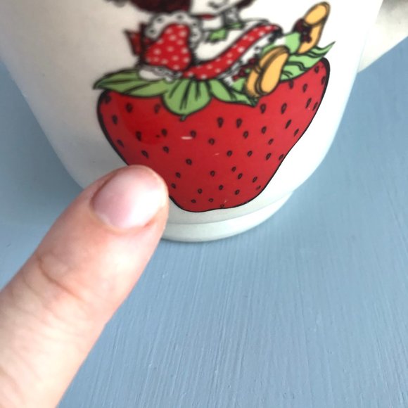 VINTAGE Strawberry Shortcake Life is Delicious Mug - Picture 3 of 7